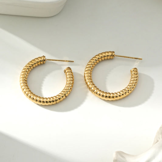 Boucles d'Oreilles Dorées Créoles Ouvertes Motifs Chenilles