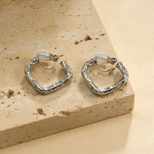 Boucles d'Oreilles À Clips Argentées Effet Martelé Carré