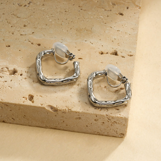 Boucles d'Oreilles À Clips Argentées Effet Martelé Carré