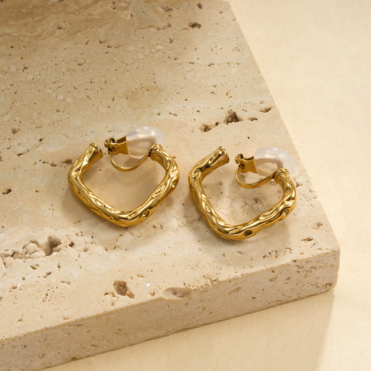 Boucles d'Oreilles À Clips Dorées Effet Martelé Carré