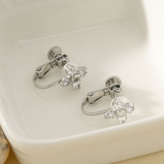 Boucles d'Oreilles à Clips Argentées Avec Motif Fleur Strass