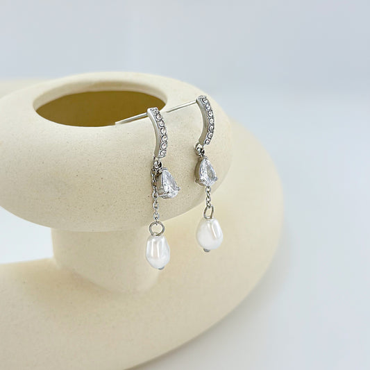 Boucles d'Oreilles Argentées Pendantes Strass Gouttes Et Perles