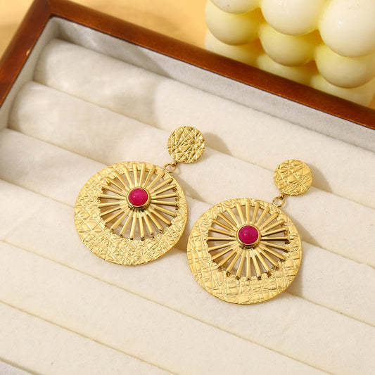 Boucles d'oreilles dorées pendantes avec pierre fuchsia