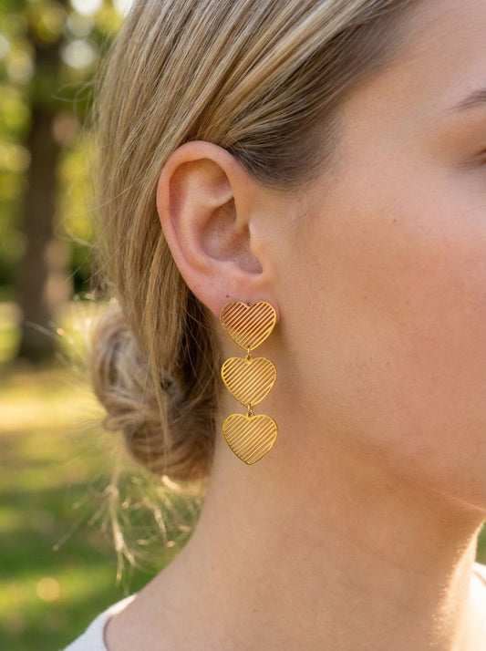 Boucles d'oreilles dorées triple cœurs