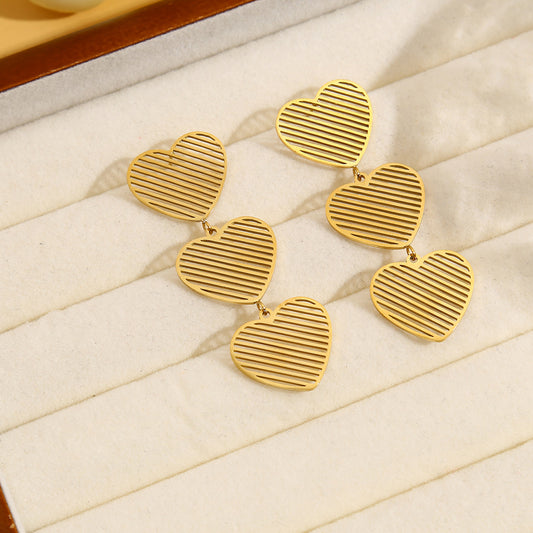 Boucles d'oreilles dorées triple cœurs
