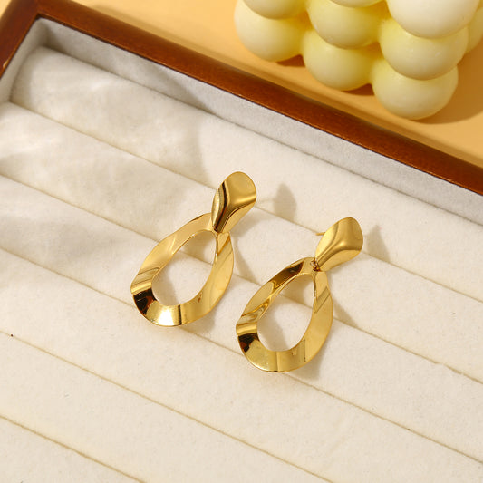 Boucles d'oreilles dorées pendantes goutte effet froissé