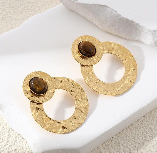 Boucles d'Oreilles Dorées Martelées Avec Pierres Œil de Tigre