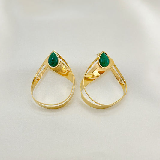 Boucles d'Oreilles Dorées Vagues Gouttes Avec Pierres Vertes