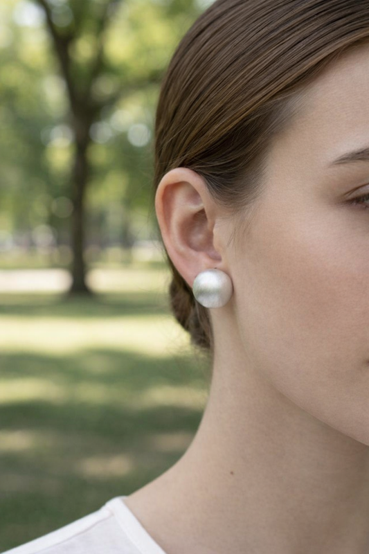 Boucles d'Oreilles Puces Demi Balles Creuses Mattes