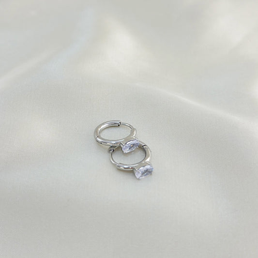 Boucles d'Oreilles Argentées Petites Créoles Avec Strass