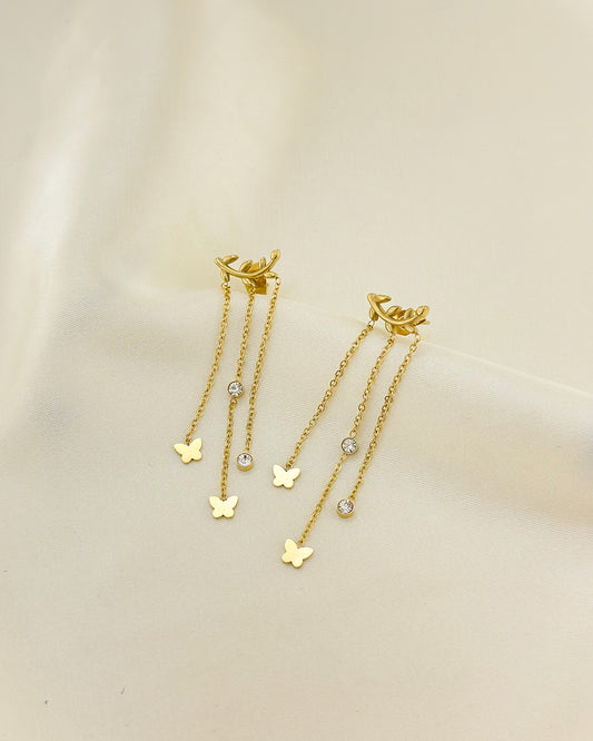 Boucles d'Oreilles Dorées Feuilles Avec Triple Chaînes Enfilées de Strass Et Papillons