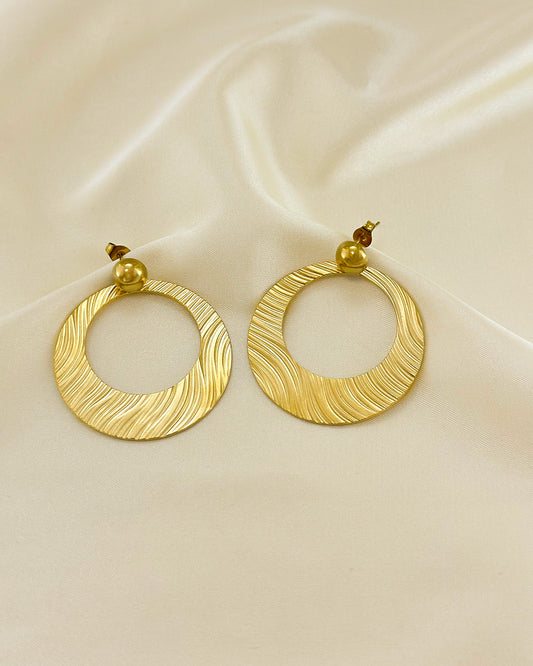 Boucles d'Oreilles Dorées Disques Creux Gravures Courbes Ornés de Boules