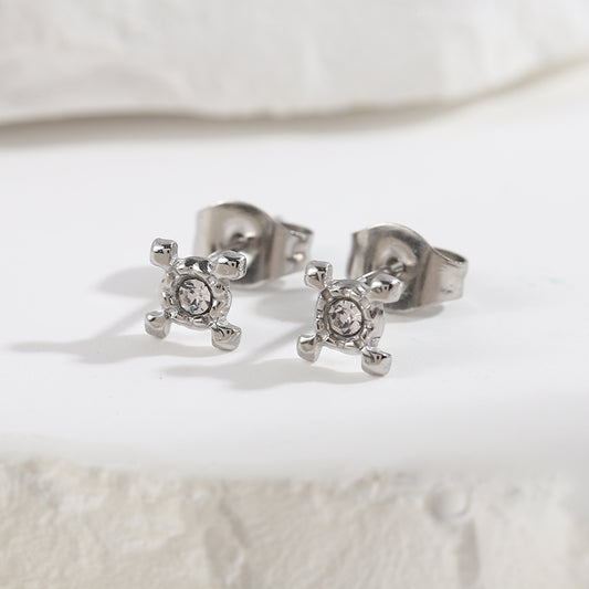 Boucles d'Oreilles Argentées Puces Cubes Croix Avec Strass