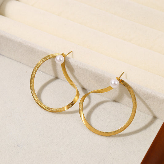 Boucles d'Oreilles Dorées Cercle Irrégulier avec Perle