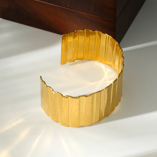 Bracelet Doré Manchette Ouverte Texture Large Rayures