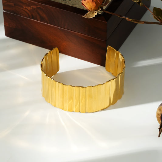 Bracelet Doré Manchette Ouverte Texture Large Rayures