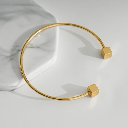 Bracelet Doré Jonc Ouvert Cubes Brillants Sur Pointes