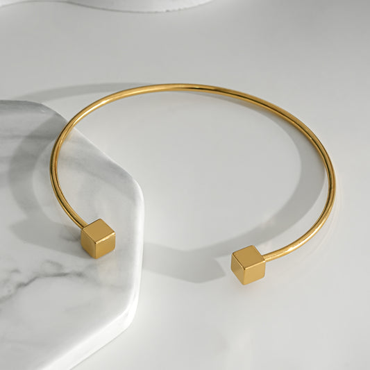 Bracelet Doré Jonc Ouvert Cubes Brillants Sur Pointes