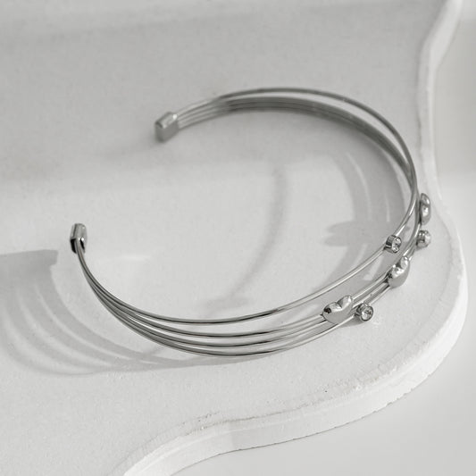 Bracelet Argenté Jonc Ouvert Quadruple Fils Ornés de Cœurs Et Strass