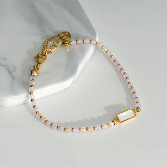 Bracelet doré avec pierre rose