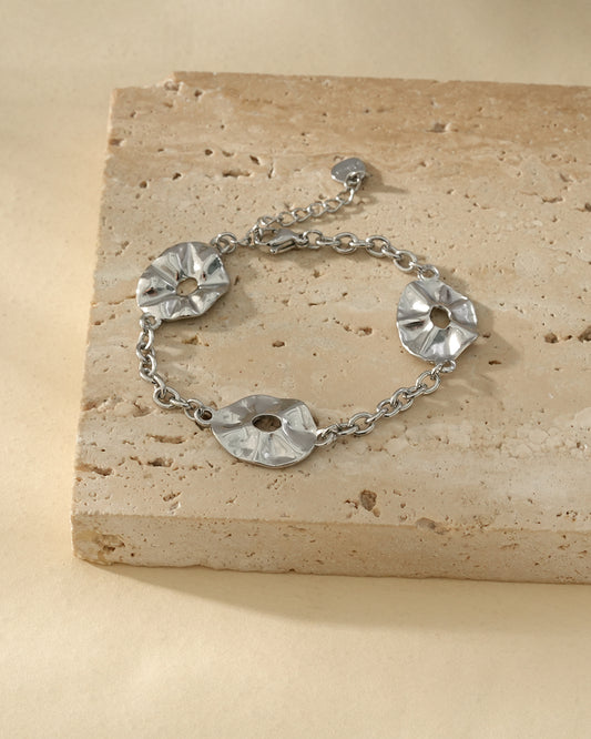Bracelet Argenté Avec Trois Disques Ondulés Brillants