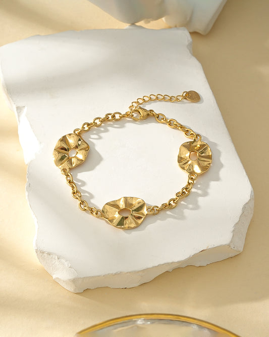 Bracelet Doré Avec Trois Disques Ondulés Brillants