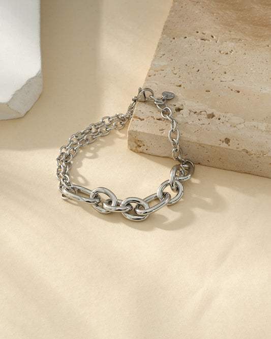 Bracelet Argenté Asymétrique Et Double Chaînes Avec Octuple Large Maillons