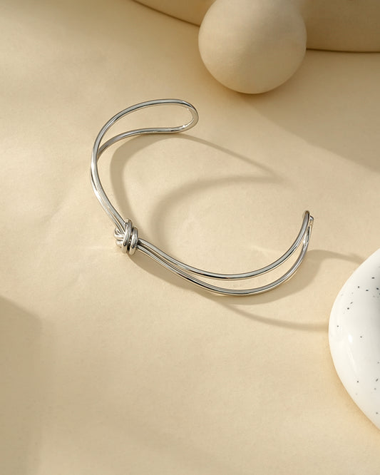 Bracelet Argenté Jonc Ouvert Avec Nœud A Double Boucles