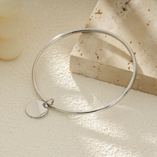 Bracelet Jonc Fin Argenté Avec Pendentif Rond Lisse à graver