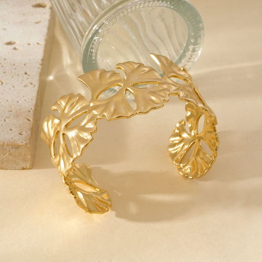 Bracelet Doré Manchette Ouverte Matte Feuilles De Ginkgo