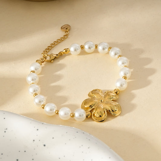 Bracelet En Perles Blanches Avec Fleur Dorée
