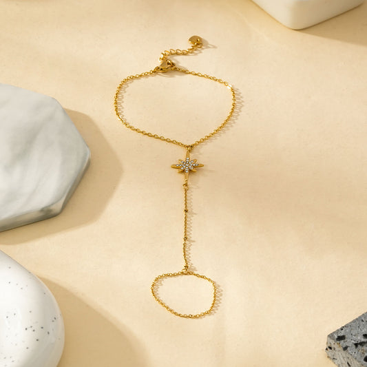 Bracelet Main Doré Avec Chaîne Fine Et Étoile Strass