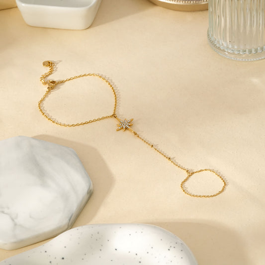 Bracelet Main Doré Avec Chaîne Fine Et Étoile Strass