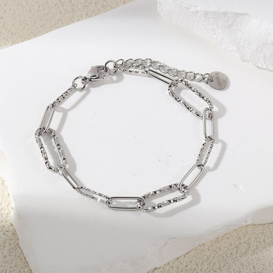 Bracelet Argenté Ajustable Chaîne En Maillons Oblongues Texture Lisse Et Entailles