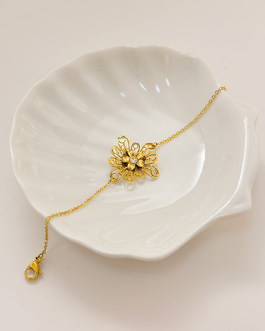 Bracelet Doré Fleur A Multi Pétales Creux Sertie de Strass