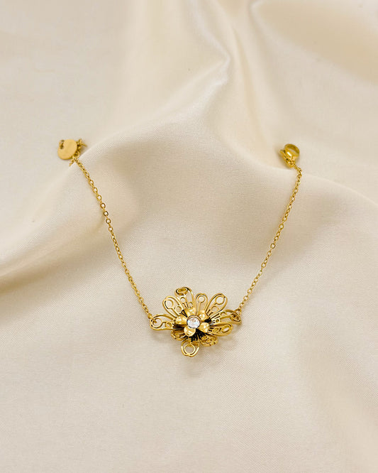 Bracelet Doré Fleur A Multi Pétales Creux Sertie de Strass