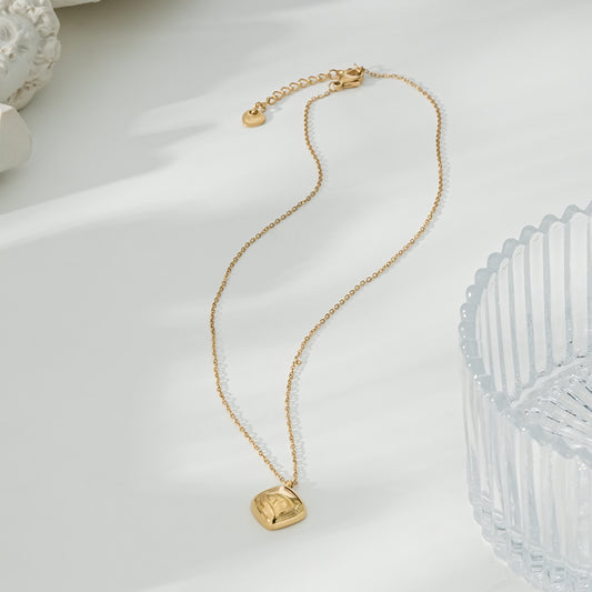 Collier Doré Avec Pendentif Cube Losange Brillant