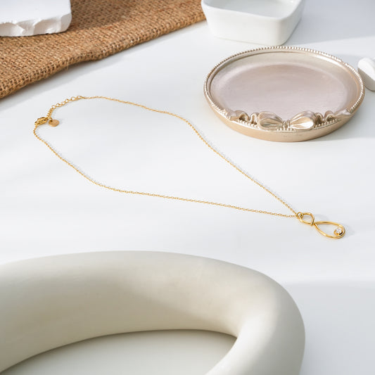 Collier Doré Avec Pendentif Infini Orné de Strass