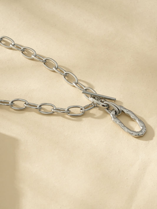 Collier Sautoir Argenté Ouvert Devant Avec Anneau Ovale Martelé Longueur 85 cm