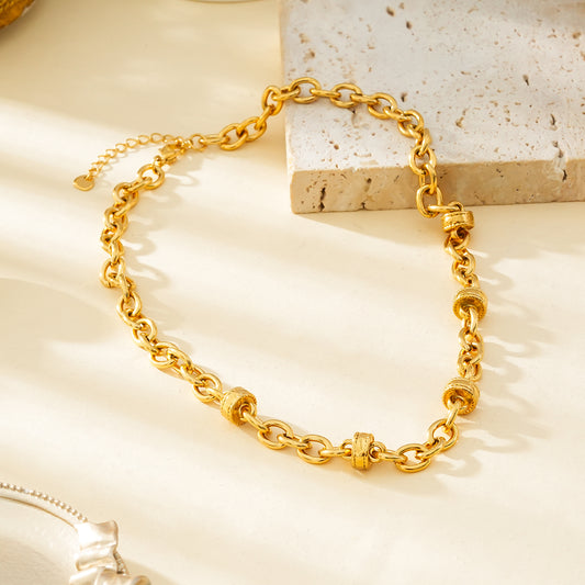 Collier Doré Chaîne En Gros Maillons Avec Boutons Epais