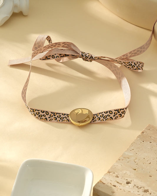 Collier Choker Tissu Motif Animalier Léopard Et Pendentif Doré Lisse