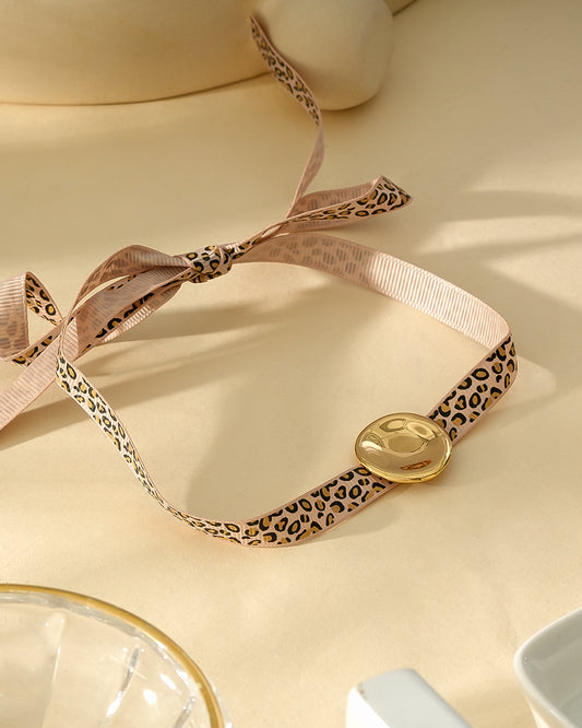 Collier Choker Tissu Motif Animalier Léopard Et Pendentif Doré Lisse