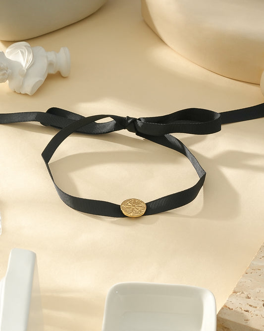 Collier Choker Tissu Noir Et Pendentif Etoile Dorée