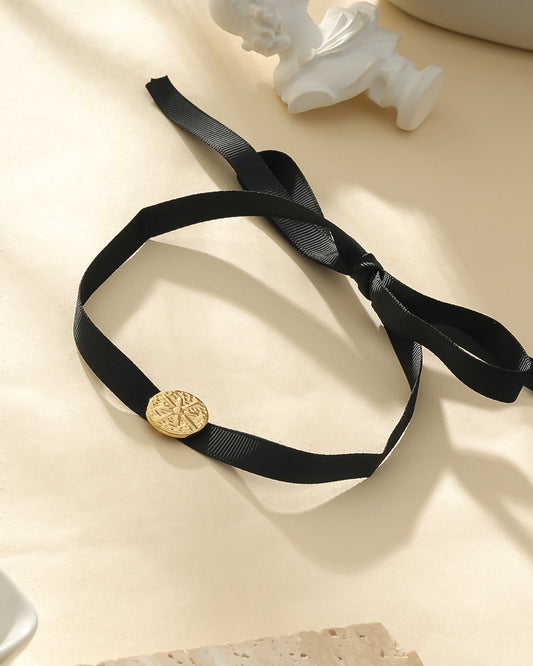 Collier Choker Tissu Noir Et Pendentif Etoile Dorée