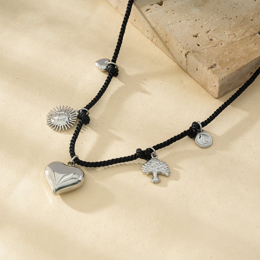 Collier Argenté Fil Noir Avec Multi Breloques Cœurs Arbres Et Soleil