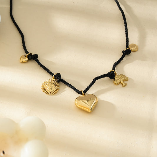 Collier Doré Fil Noir Avec Multi Breloques Cœurs Arbres Et Soleil