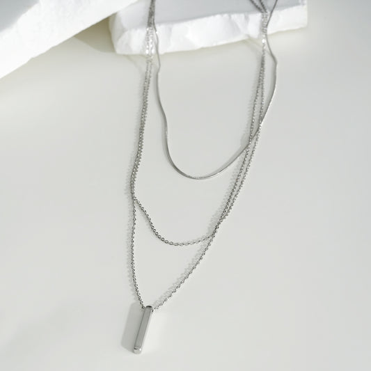 Collier Argenté Triple Chaînes Serpent Et Mailles Avec Pendentif Barre