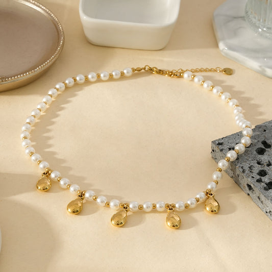 Collier Doré En Perles Blanches Avec Pendentifs Gouttes