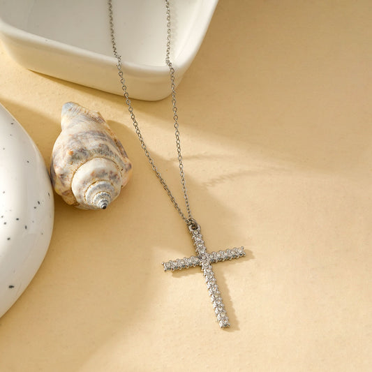 Collier Chaîne Fine Argentée Avec Croix Strass