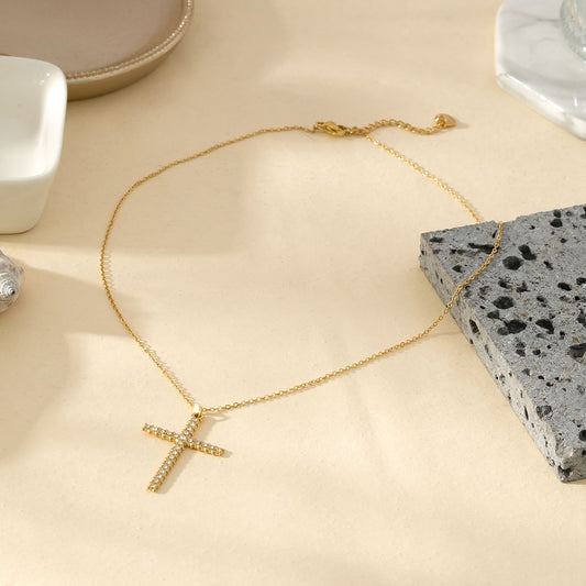 Collier Chaîne Fine Dorée Avec Croix Strass